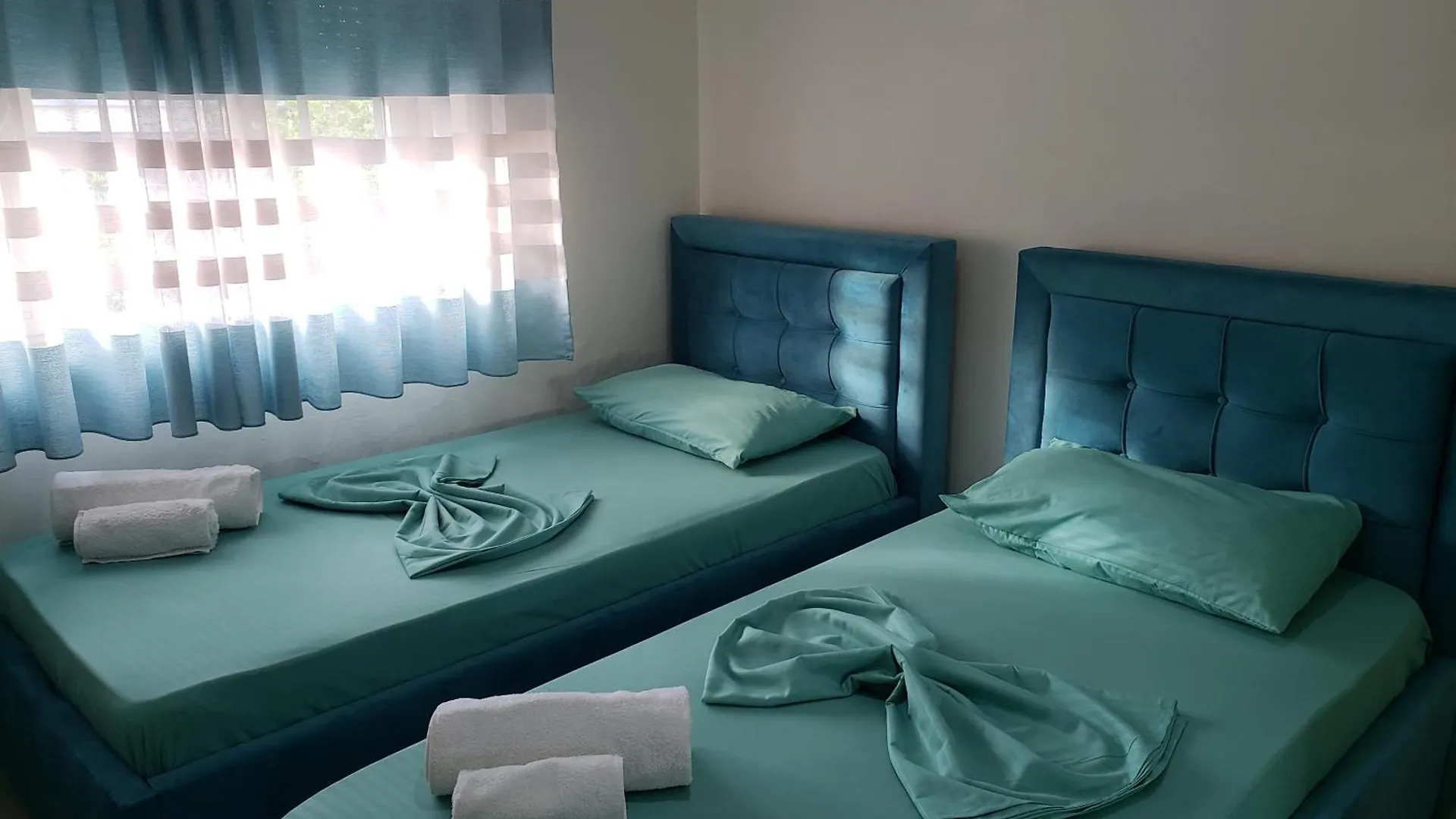Malsi'S, Private Room With Shared Bathroom And Kitchen Tirana